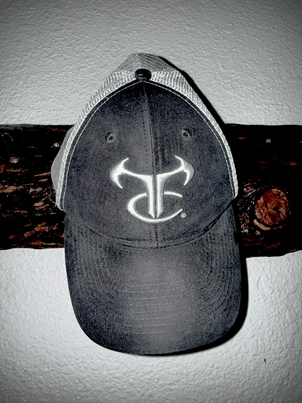 True Timber Black & White Trucker Hat With 3D Logo. Adjustable SnapBack - EUC